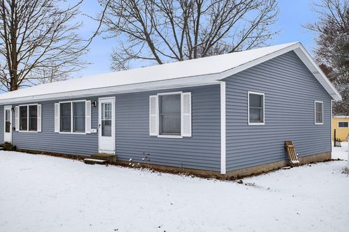 143 Floral Ave, Plainwell, MI, 49080-1418 | Card Image