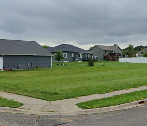 396 Hickory Ln Ne, Owatonna, MN, 55060-1588 | Card Image