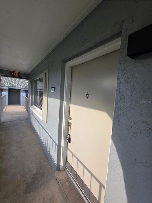 300-139 Oyster Bay Cir, ALTAMONTE SPRINGS, FL, 32701-8073 | Card Image