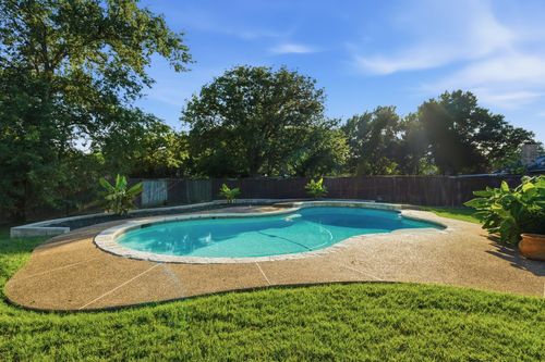 8516 Crestview Dr, North Richland Hills, TX, 76182-6107 | Card Image