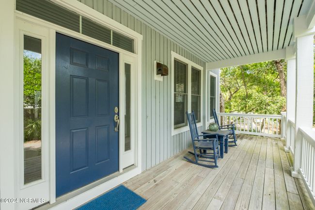 LARGE DOWNSTAIRS FRONT PORCH | Image 36