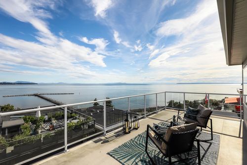 15062 Royal Ave, White Rock, BC, V4B1L9 | Card Image