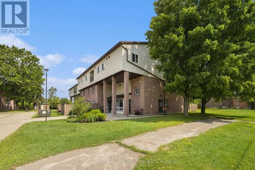 104-8 Pearl St, Smiths Falls, ON, K7A5B5 | Card Image