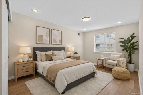 93 Admiral Ct, Bronx, NY, 10473-2488 | Card Image