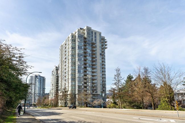 1007 - 235 Guildford Way, Condo with 2 bedrooms, 2 bathrooms and 2 parking in Port Moody BC | Image 4