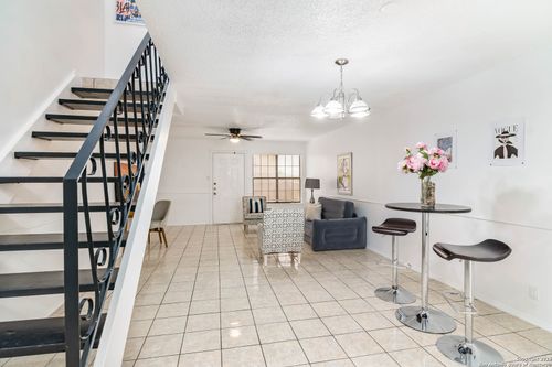 apt-a-911 Vance Jackson Rd, San Antonio, TX, 78201-2732 | Card Image
