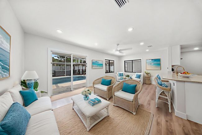 948 Canal Cir, House other with 3 bedrooms, 2 bathrooms and null parking in Sebastian FL | Image 5
