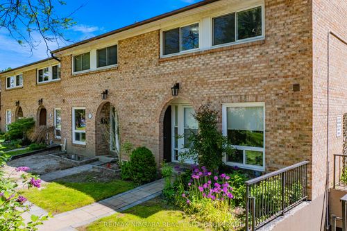 32-1 Wootten Way S, Markham, ON, L3P3H7 | Card Image
