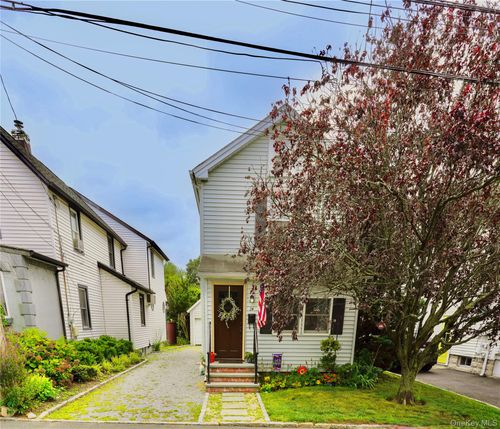 24 Henderson Ave, Port Washington, NY, 11050-2441 | Card Image
