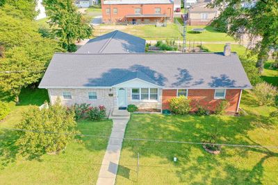 181 W Belleville Street, House other with 3 bedrooms, 2 bathrooms and 2 parking in Nashville IL | Image 2