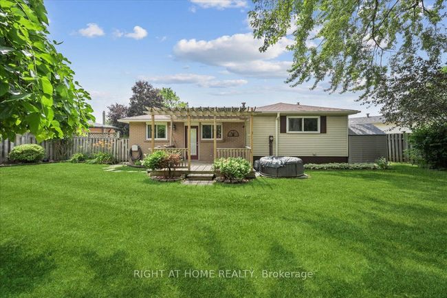 12 Eldon Crt, House other with 3 bedrooms, 2 bathrooms and 4 parking in Brampton ON | Image 32