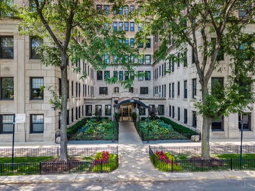 3k-3520 N Lake Shore Dr, Chicago, IL, 60657-1809 | Card Image