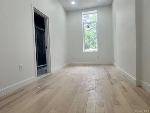 118 515 1/2, New York, NY, 10035 | Card Image