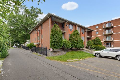 c-12-139 Pleasant St, Marlborough, MA, 01752-2056 | Card Image