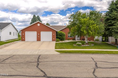 3027 Arizona Dr, Bismarck, ND, 58503-5313 | Card Image