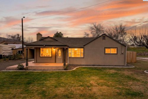 901 13th St, Benton City, WA, 99320 | Card Image