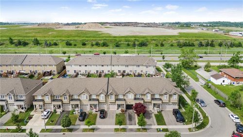 71 Waterbridge St, Stoney Creek, ON, L8J0G2 | Card Image