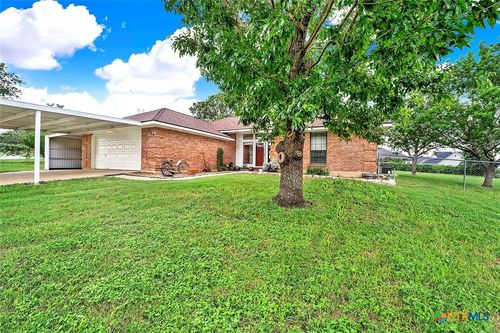 124 Country Gardens Gardens, La Vernia, TX, 78121 | Card Image