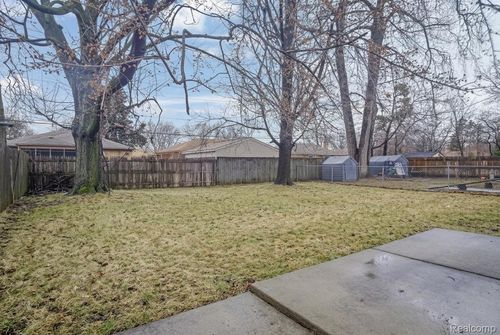 24261 Condon St, Oak Park, MI, 48237-1609 | Card Image