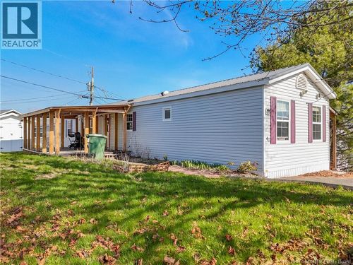 41 Bayberry St, Fredericton, NB, E3C1L8 | Card Image