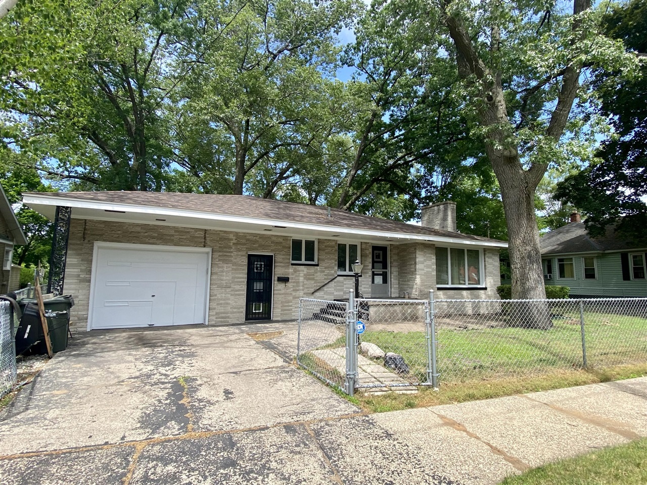 Evanston Ave, Muskegon, MI 49442