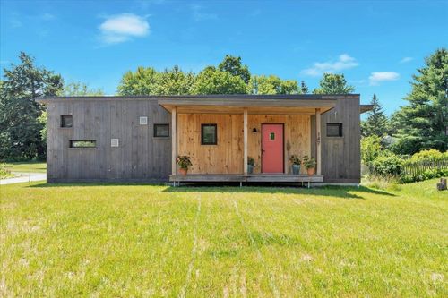 868 Falls Rd, Shelburne, VT, 05482-7019 | Card Image