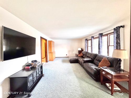 12041 Sanders Dr, Freeland, MI, 48623-9515 | Card Image