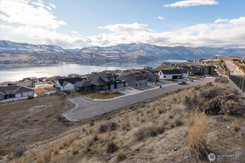 270 Crystal Dr, Chelan, WA, 98816-9588 | Card Image