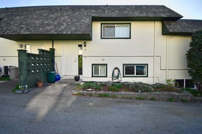 4 - 693 Corlett Road, Townhouse with 3 bedrooms, 2 bathrooms and null parking in Gibsons BC | Image 4