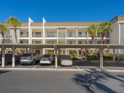 104 - 4440 Exeter Drive, Condo with 2 bedrooms, 2 bathrooms and null parking in Longboat Key FL | Image 2