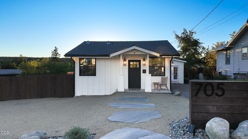705 Cook St, Klamath Falls, OR, 97601-2447 | Card Image