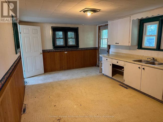 9 Blake St E, House other with 2 bedrooms, 2 bathrooms and 2 parking in Goderich ON | Image 7