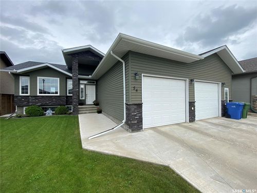 54 Madge Way, House with 5 bedrooms, 3 bathrooms and 4 parking in Yorkton SK | Card Image