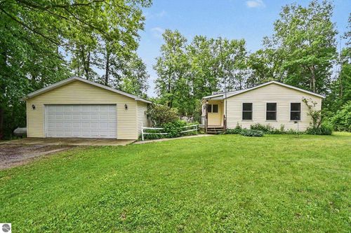 5554 Dease Lake Rd, Hale, MI, 48739-8809 | Card Image