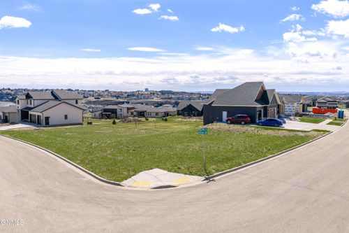 4407 Elk Ridge Dr, Bismarck, ND, 58503-1736 | Card Image