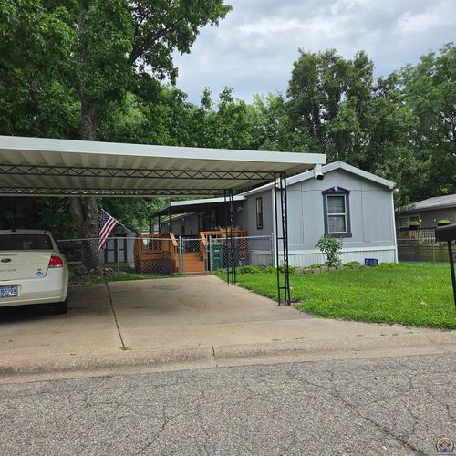 225 Se 47th St, Topeka, KS, 66609-1811 | Card Image