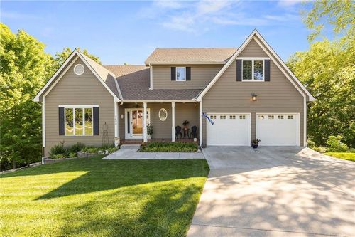 2400 Sw Clear Creek Ct, Blue Springs, MO, 64015-8855 | Card Image