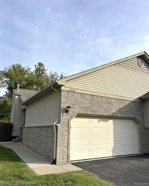17410 N Lucille Cir, New Boston, MI, 48164-8002 | Card Image