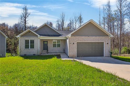 2113 Lancey Dr, Thomasville, NC, 27360-8905 | Card Image