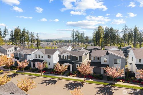 33136 Holly Ave Se, Black Diamond, WA, 98010-5095 | Card Image