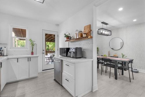 133 Frederick Ave, Hamilton, ON, L8H4L1 | Card Image