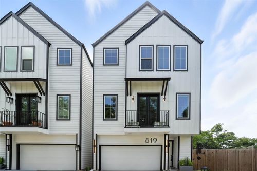 819 Woodcrest Dr, Houston, TX, 77018-2127 | Card Image