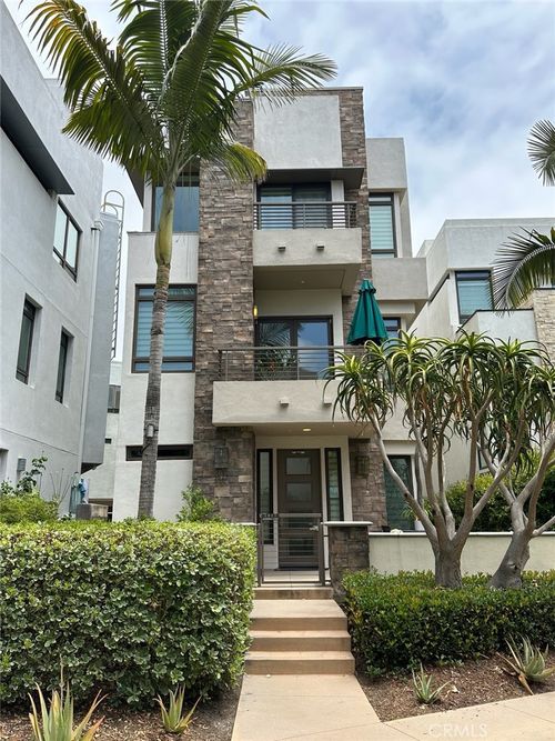5823 Seahorse Ct, Playa Vista, CA, 90094-2871 | Card Image