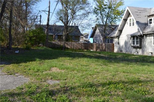 1308 E 29th St, Kansas City, MO, 64109-1222 | Card Image