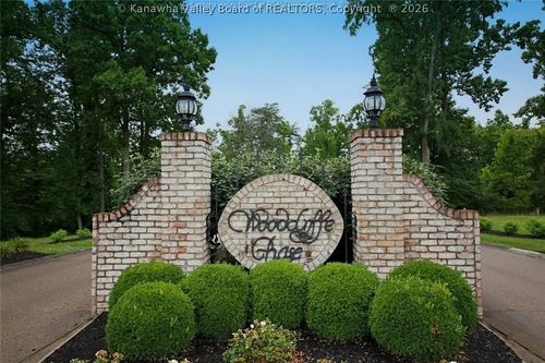 539 Edgewood Rd, Hurricane, WV, 25526-9037 | Card Image