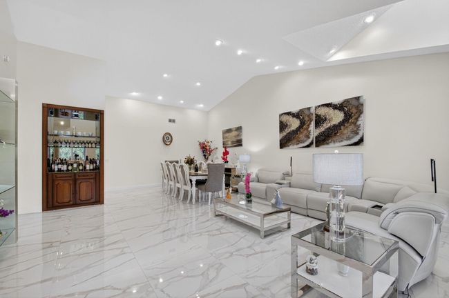 6858 Fountains Cir, Condo with 3 bedrooms, 3 bathrooms and null parking in Lake Worth FL | Image 28