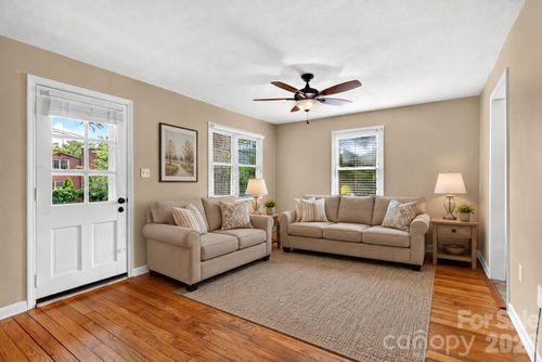 469 Kenilworth Rd, Asheville, NC, 28805-1752 | Card Image