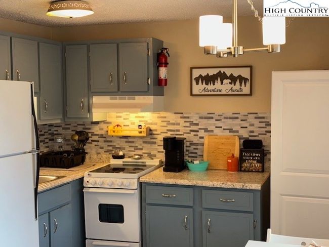 13B - 142 Top Of Seven Dr, Condo with 1 bedrooms, 1 bathrooms and null parking in Seven Devils NC | Image 6