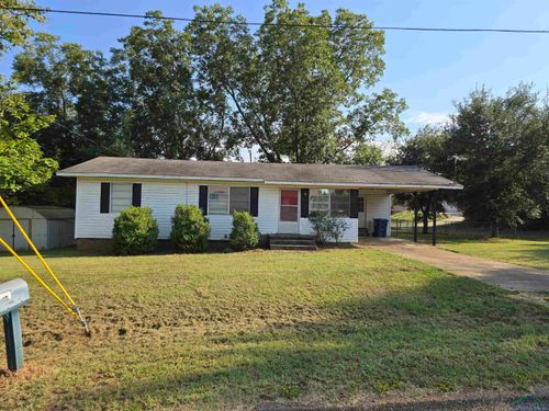 305 W Houston St, Daingerfield, TX, 75638-1015 | Card Image