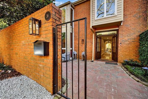 36 Willow Gln Ne, Sandy Springs, GA, 30342-1341 | Card Image